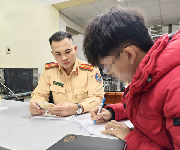 Che biển số tránh phạt nguội, không có bằng, bị phạt 12 triệu đồng