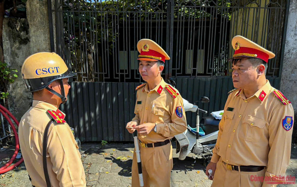 Cục CSGT triển khai quân phối hợp CSGT Hà Nội xử lý tài xế che biển số, dùng điện thoại